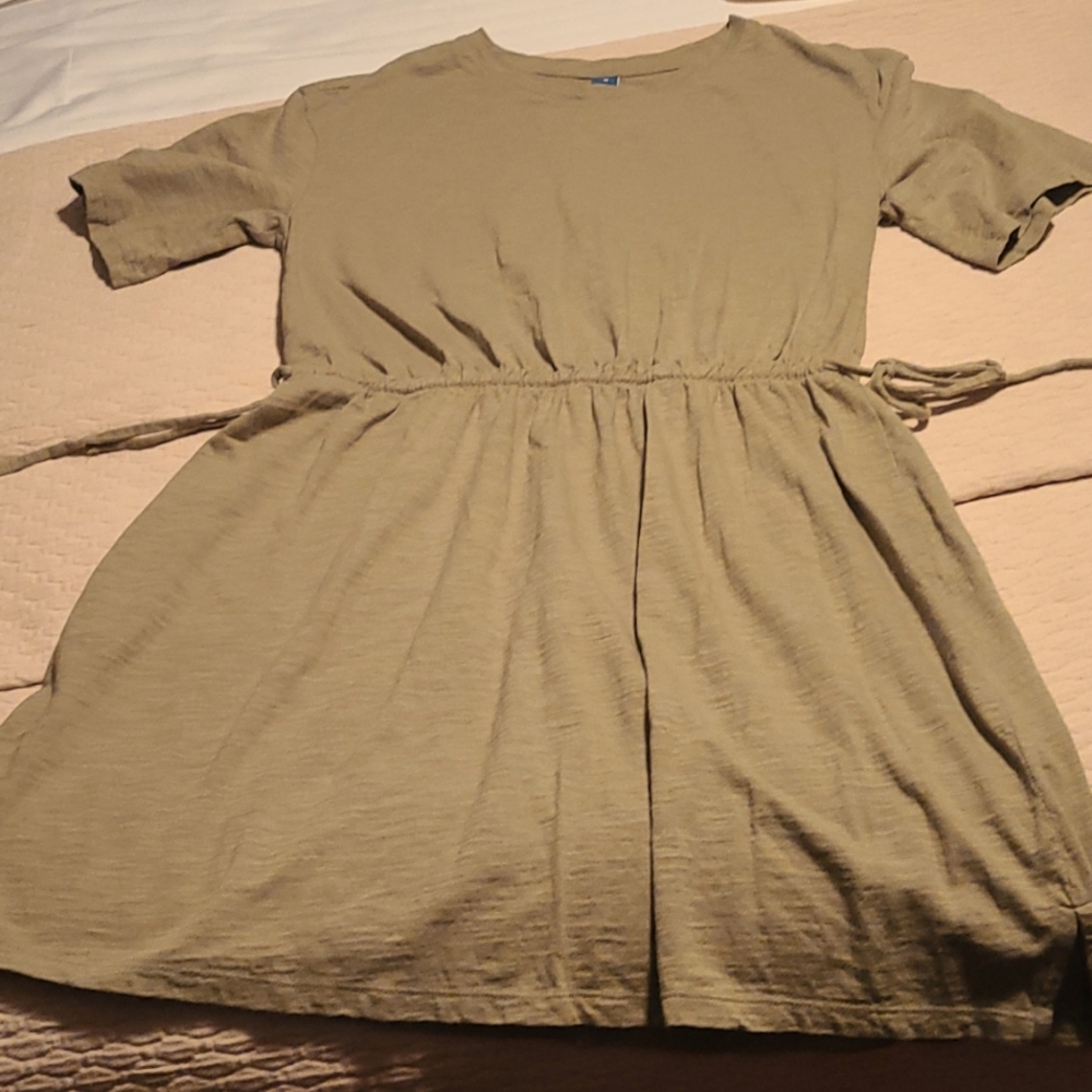 Old Navy waist-defined short-sleeve dress